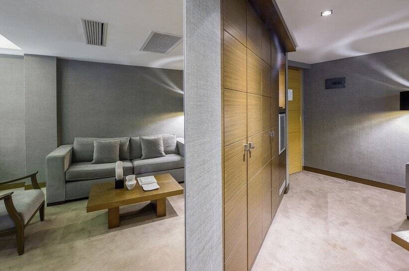 Полулюкс, Anatolia