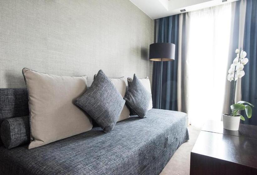 Полулюкс, Anatolia