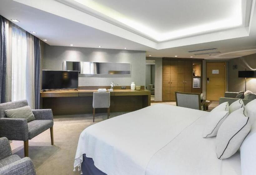 Полулюкс, Anatolia