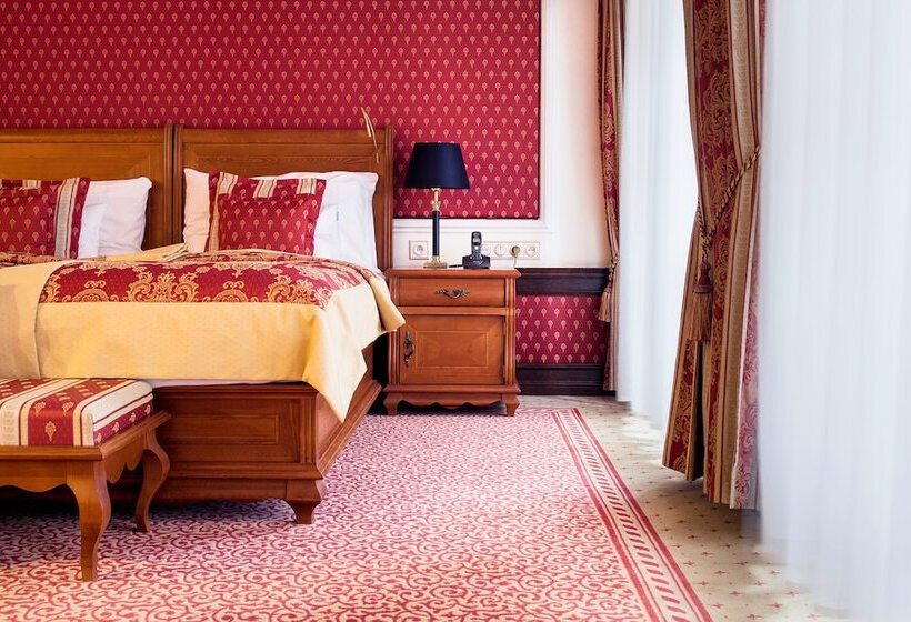 اتاق اجرایی, Arcadia Boutique