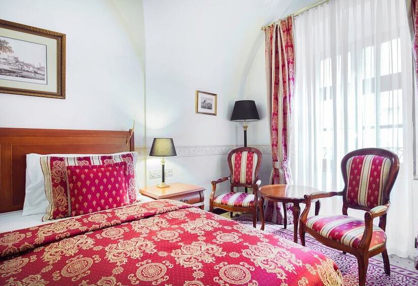 اتاق لوکس, Arcadia Boutique