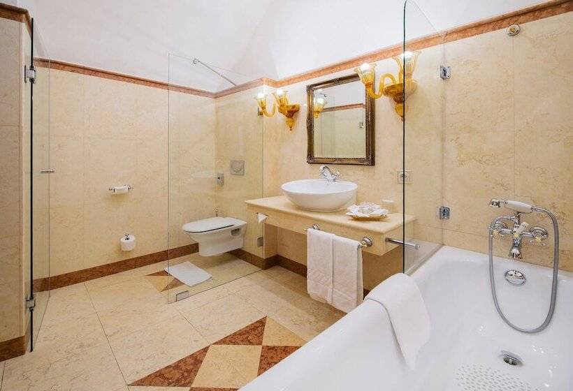 اتاق لوکس, Arcadia Boutique