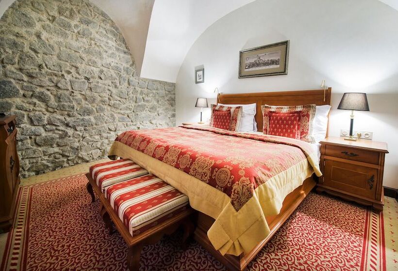 سوییت جونیور, Arcadia Boutique