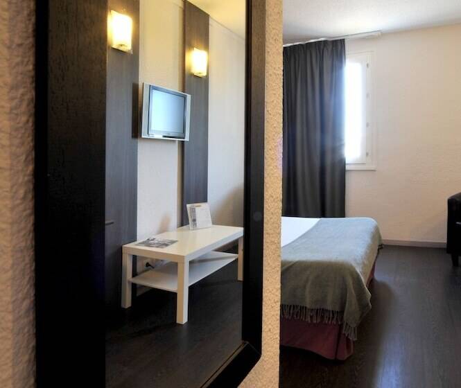 Номер Superior, Brit Hotel Montpellier Parc Expo