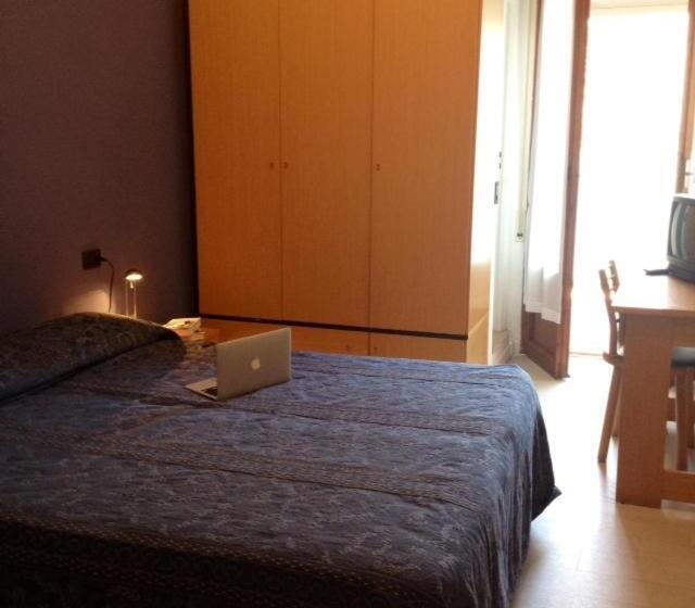 컴포트 룸, Capitol