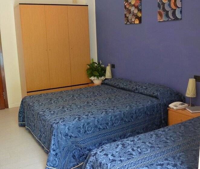 스탠다드 트리플 룸, Capitol