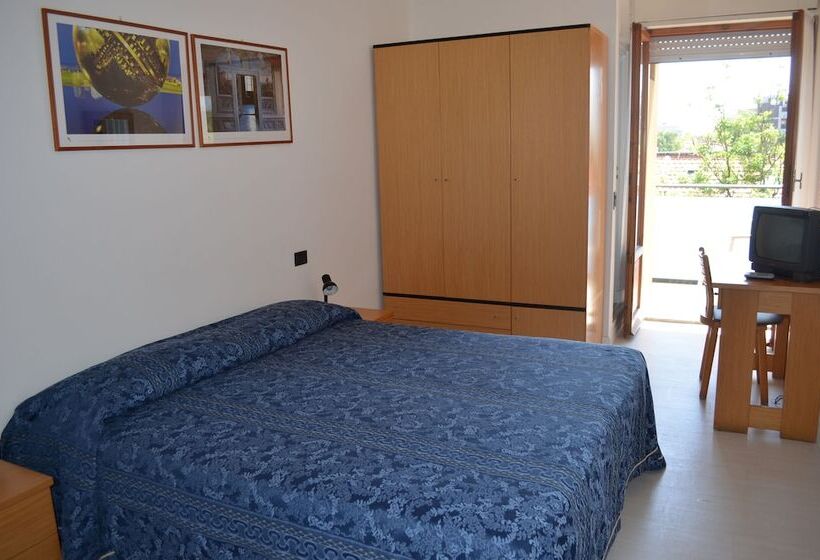 스탠다드 트리플 룸, Capitol