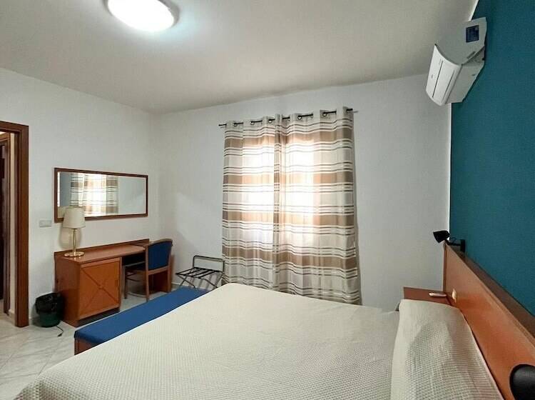 四人标准间, D'orleans