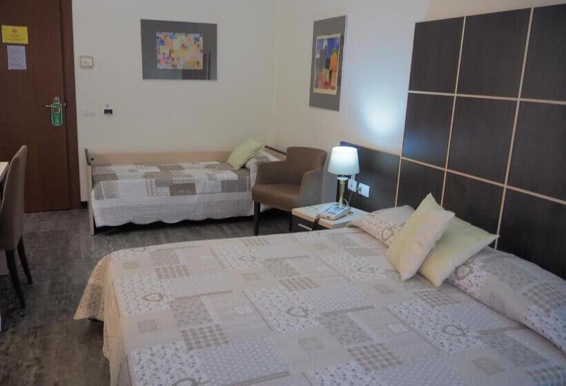 غرفة قياسية ثلاثية, Ferrari