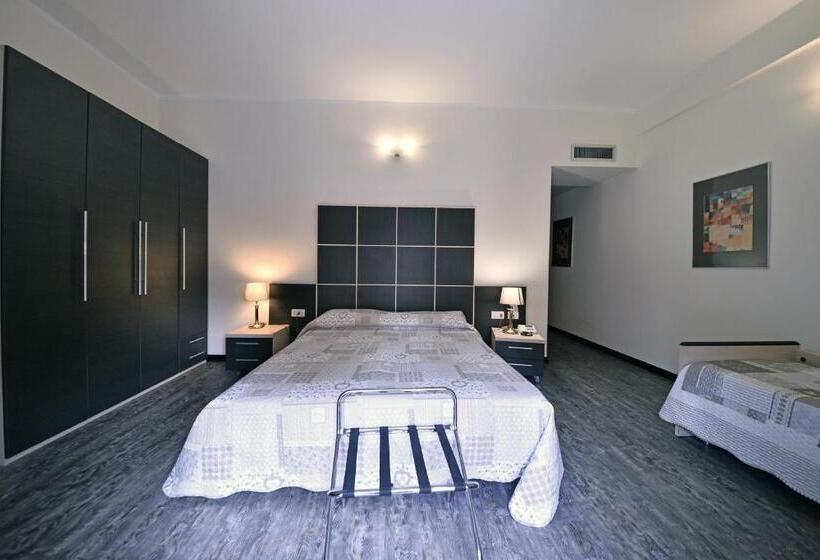 스탠다드 트리플 룸, Ferrari