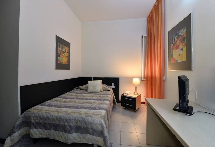 스탠다드 싱글 룸, Ferrari