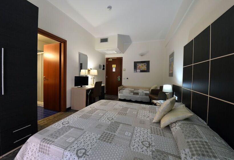 스탠다드 트리플 룸, Ferrari