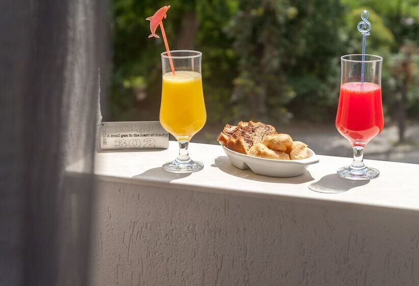 استودیوی استاندارد, Hugo