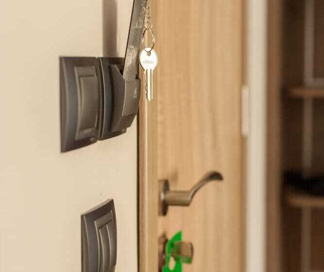 اتاق لوکس, Hugo