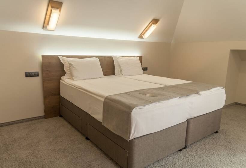 استودیوی استاندارد, Hugo