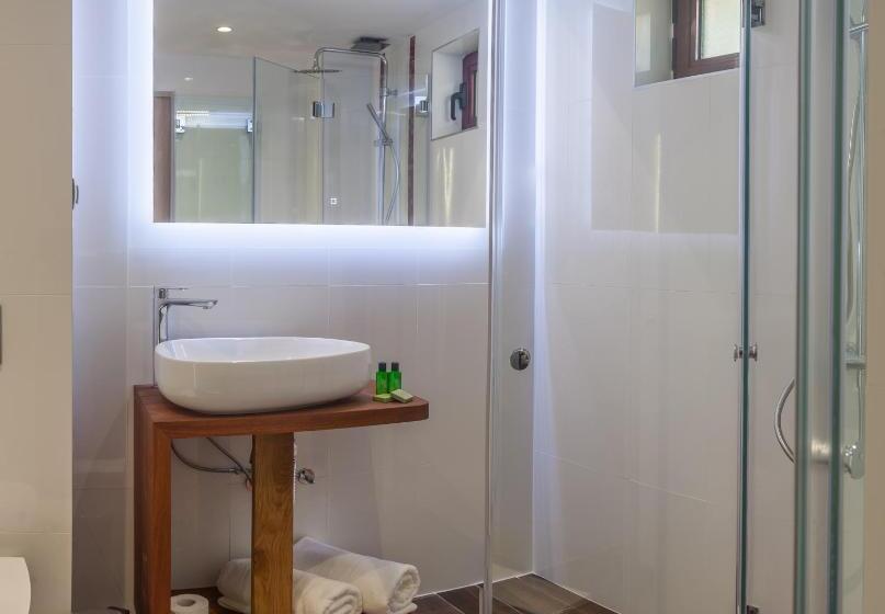 اتاق استاندارد, Hugo