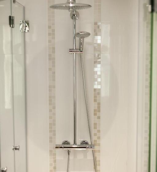 اتاق استاندارد, Hugo