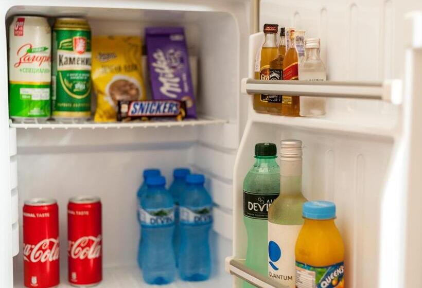 استودیوی استاندارد, Hugo