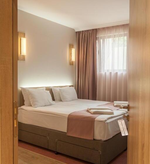 اتاق اکونومی, Hugo