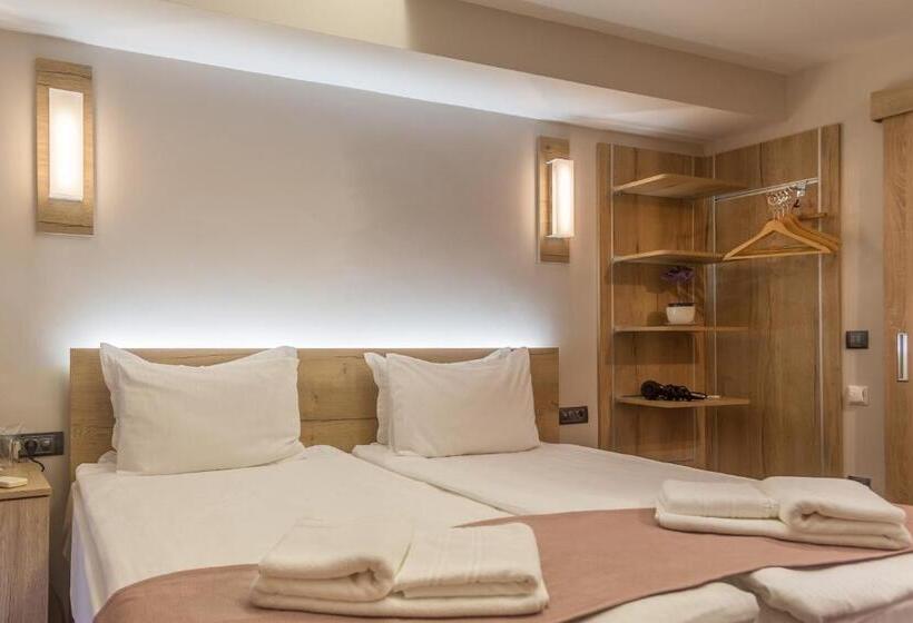 اتاق خانوادگی, Hugo