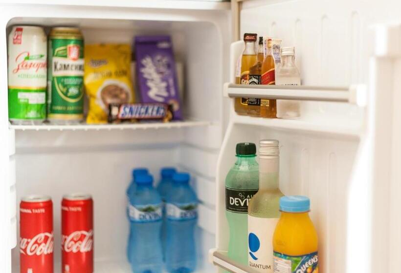 اتاق خانوادگی, Hugo