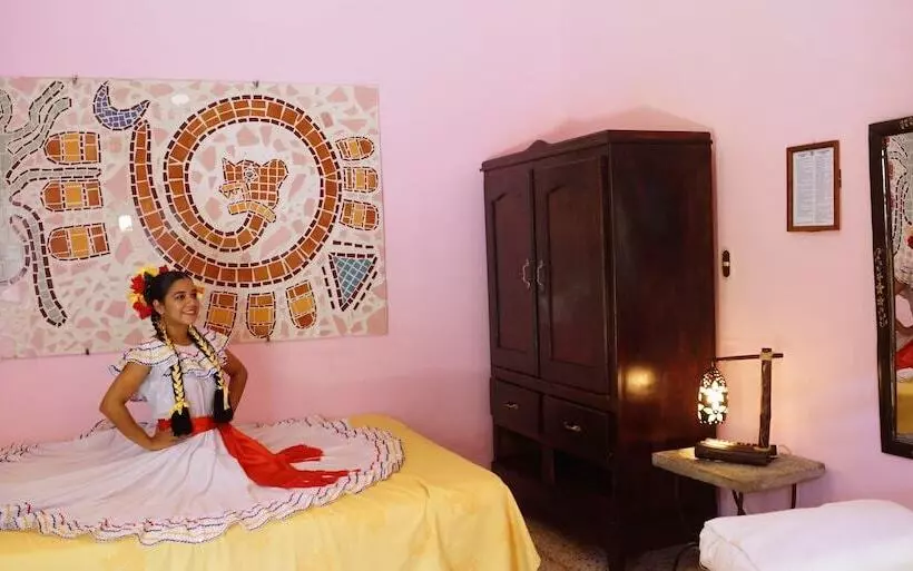 اتاق استاندارد سه نفره, Kekoldi De Granada