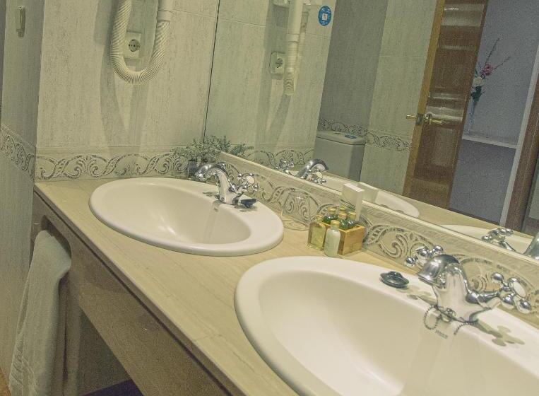 اتاق سوپریور, La Muñequilla