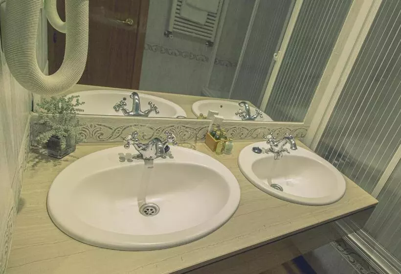 اتاق خانوادگی, La Muñequilla