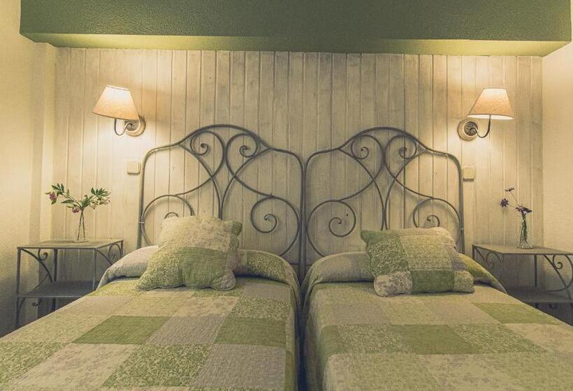 اتاق استاندارد سه نفره, La Muñequilla