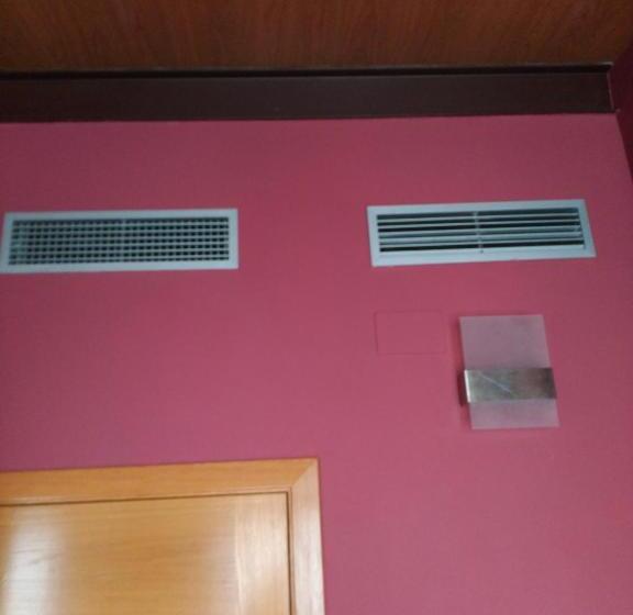 اتاق استاندارد سه نفره, Las Murallas