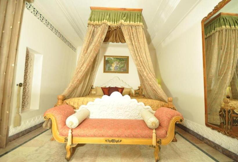 キングサイズベッドのデラックスルーム, Shiv Vilas Resort