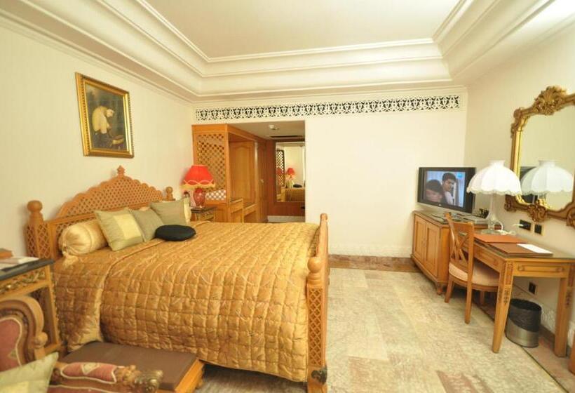 キングサイズベッドのデラックスルーム, Shiv Vilas Resort