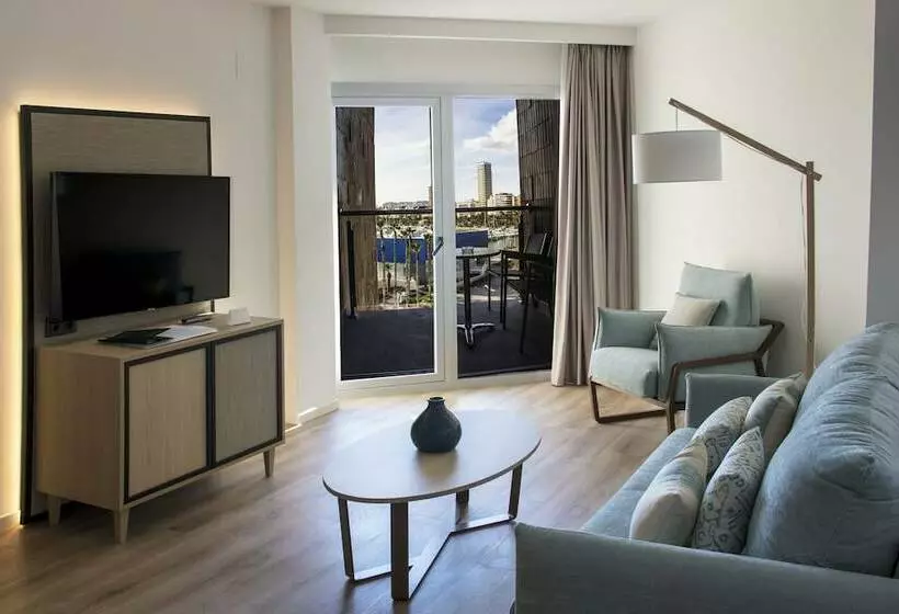 سوییت جونیور با چشم‌انداز دریا, Suites Del Mar By Melia