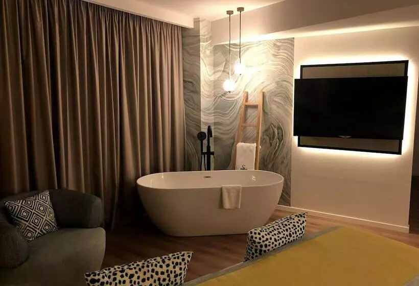 سوییت جونیور با چشم‌انداز دریا, Suites Del Mar By Melia