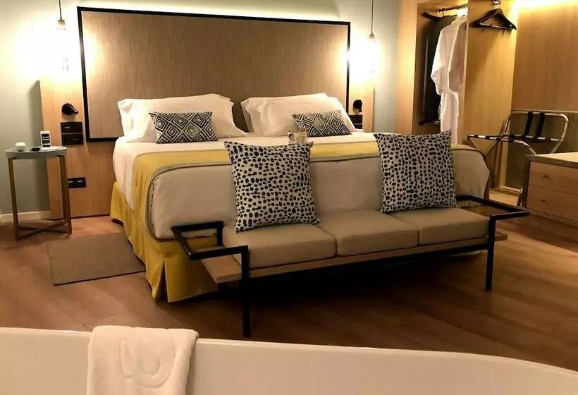 سوییت جونیور با چشم‌انداز دریا, Suites Del Mar By Melia
