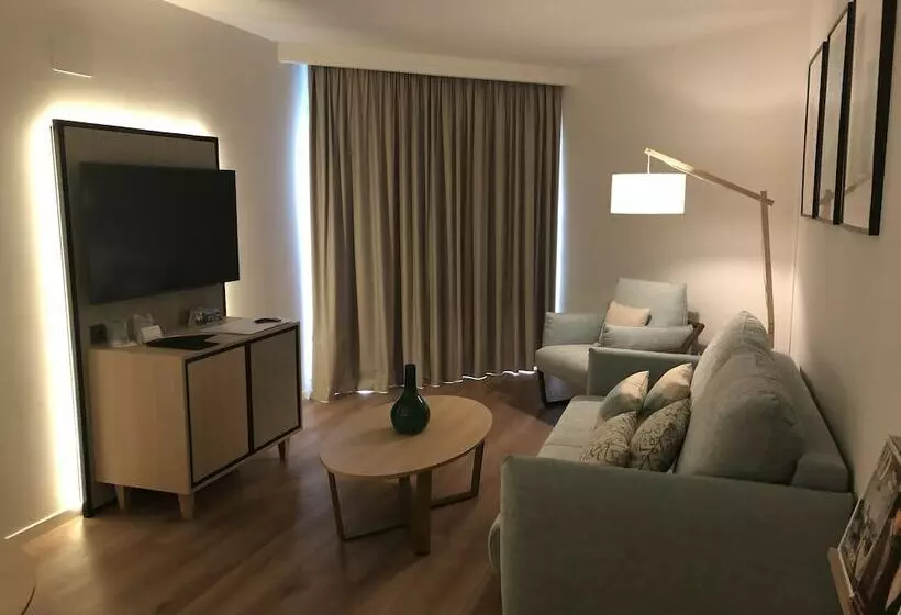 سوئیت جونیور با چشم‌انداز, Suites Del Mar By Melia