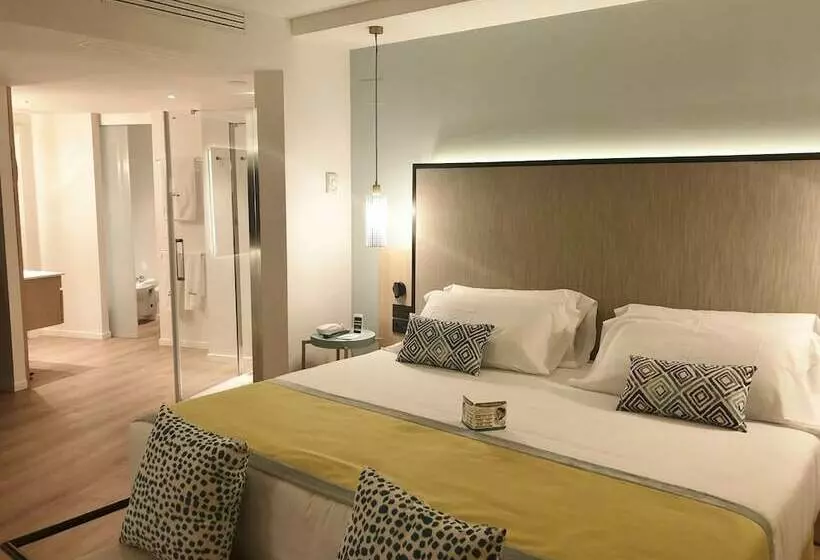 سوئیت جونیور با چشم‌انداز, Suites Del Mar By Melia