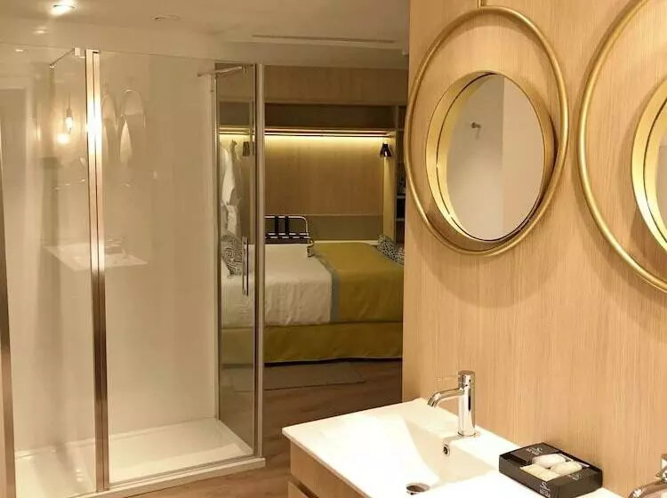 سوییت جونیور با چشم‌انداز دریا, Suites Del Mar By Melia