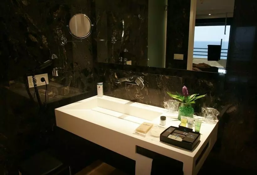 سوییت جونیور با چشم‌انداز دریا, Suites Del Mar By Melia