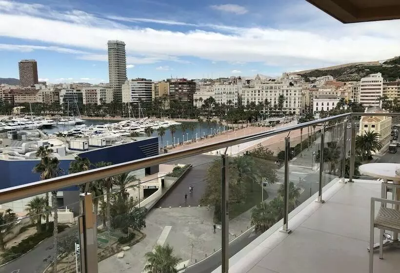 سوئیت جونیور با چشم‌انداز, Suites Del Mar By Melia
