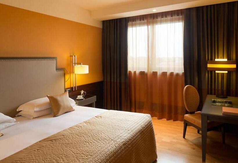 غرفة قياسية ثلاثية, Starhotels Grand Milan
