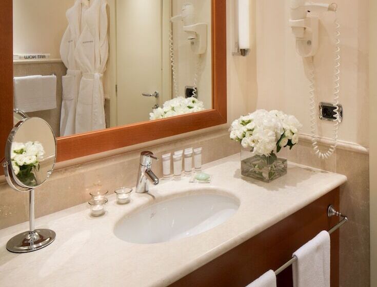 جناح, Starhotels Grand Milan