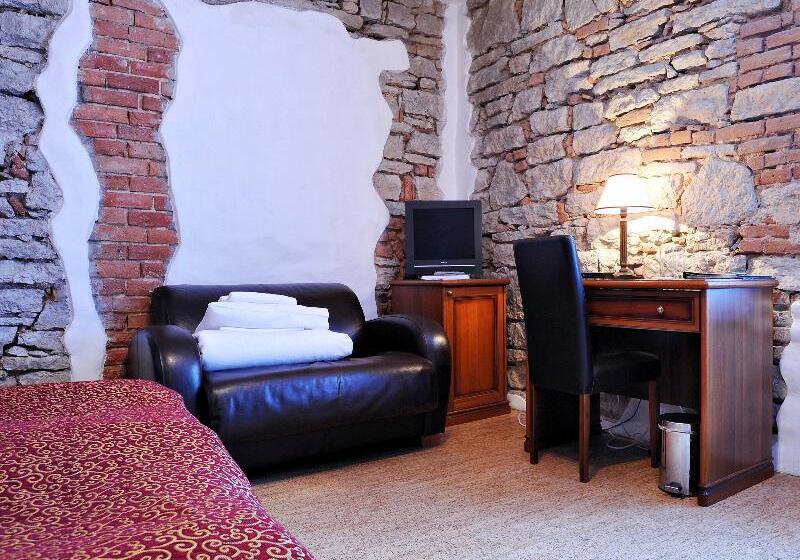 اتاق استاندارد سه نفره, St.olav