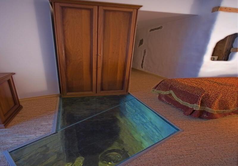 اتاق استاندارد سه نفره, St.olav