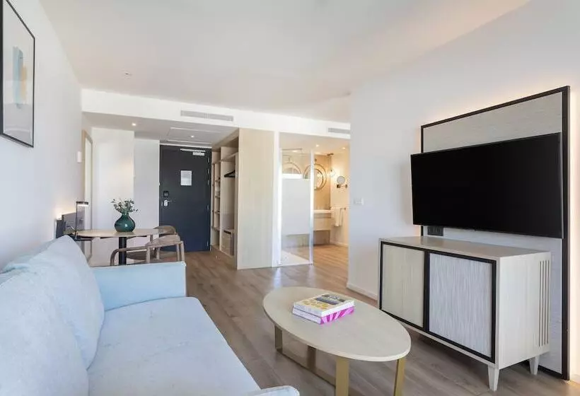 سوئیت جونیور با چشم‌انداز, Suites Del Mar By Melia