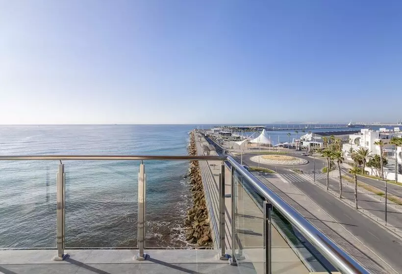 سوئیت جونیور با چشم‌انداز, Suites Del Mar By Melia