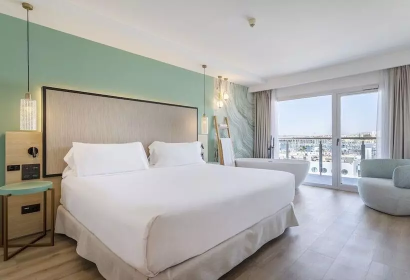 سوئیت جونیور با چشم‌انداز, Suites Del Mar By Melia
