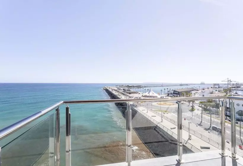 سوییت جونیور با چشم‌انداز دریا, Suites Del Mar By Melia