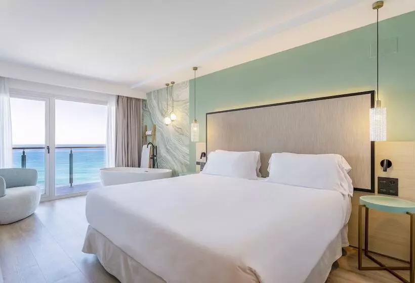 سوییت جونیور با چشم‌انداز دریا, Suites Del Mar By Melia