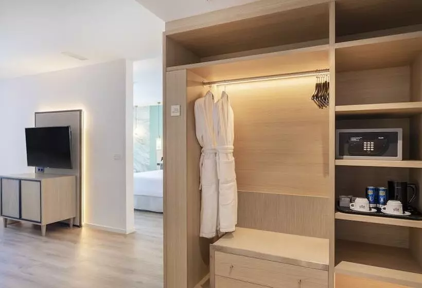 سوییت جونیور با چشم‌انداز دریا, Suites Del Mar By Melia